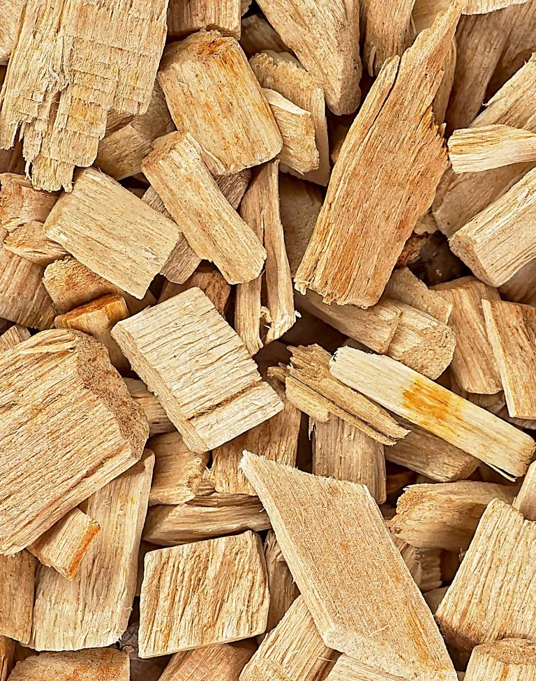 zrębka drewniana w małych kawałkach